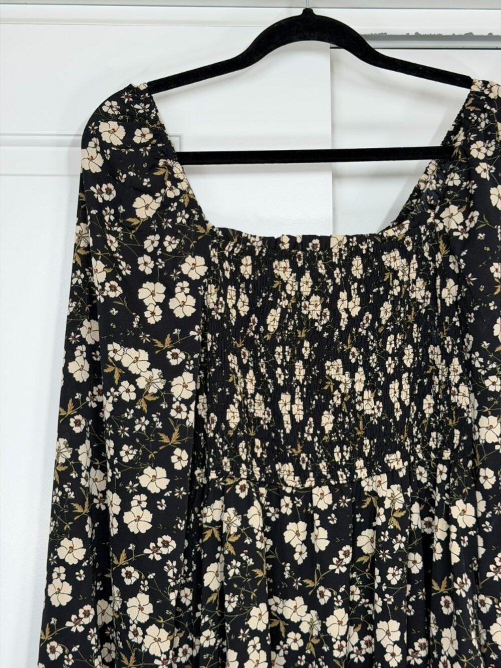 Hayden Los Angeles Black Floral Smocked Midi Dress Size M - Picture 5 of 11
